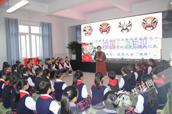 戏剧艺术走进重庆滨江实验学校 学生在“唱念做打”中感受文化自信